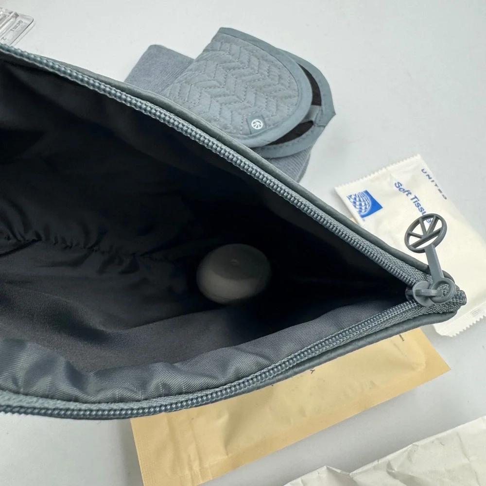Therabody Amenity Kit Grey‎ United Airlines Arrive Revived